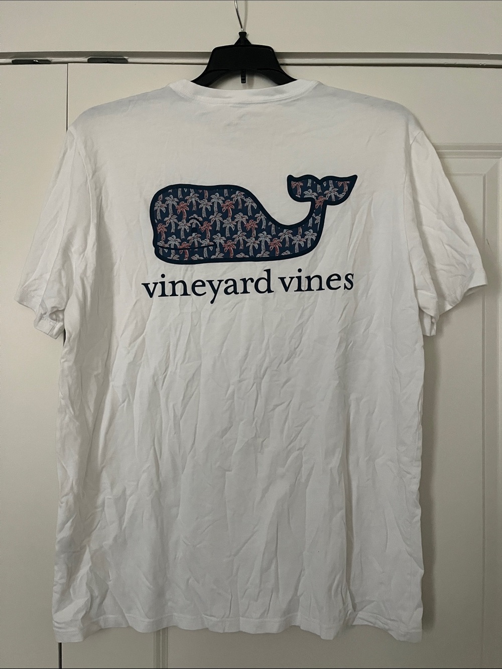 Vineyard Vines White Palm Tree Short Sleeve Pocket Tee with Whale Patch